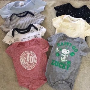 7 short sleeved onesies.